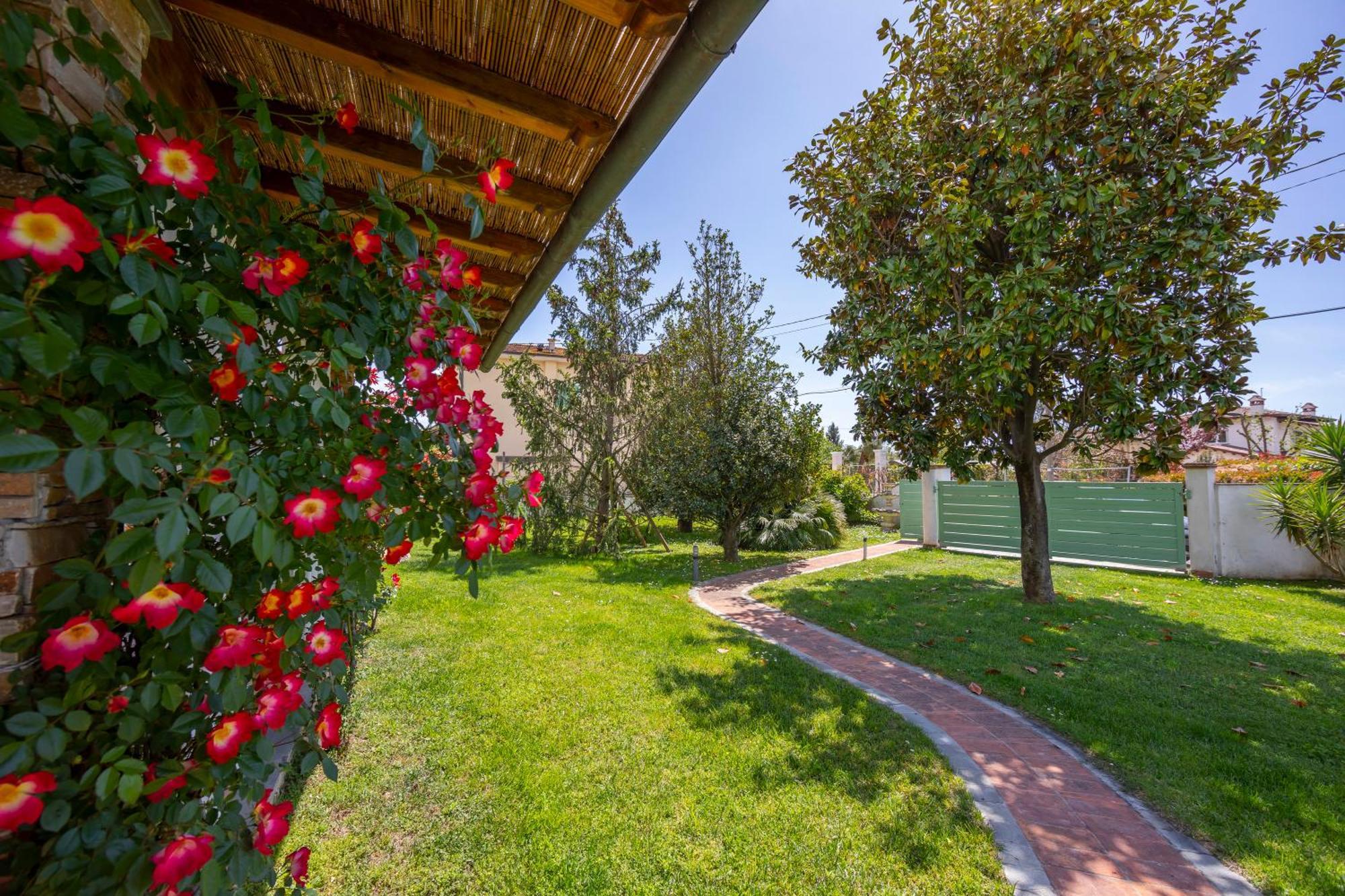 Villa Clara Few Km From The Sea - Happy Rentals Pietrasanta Dış mekan fotoğraf